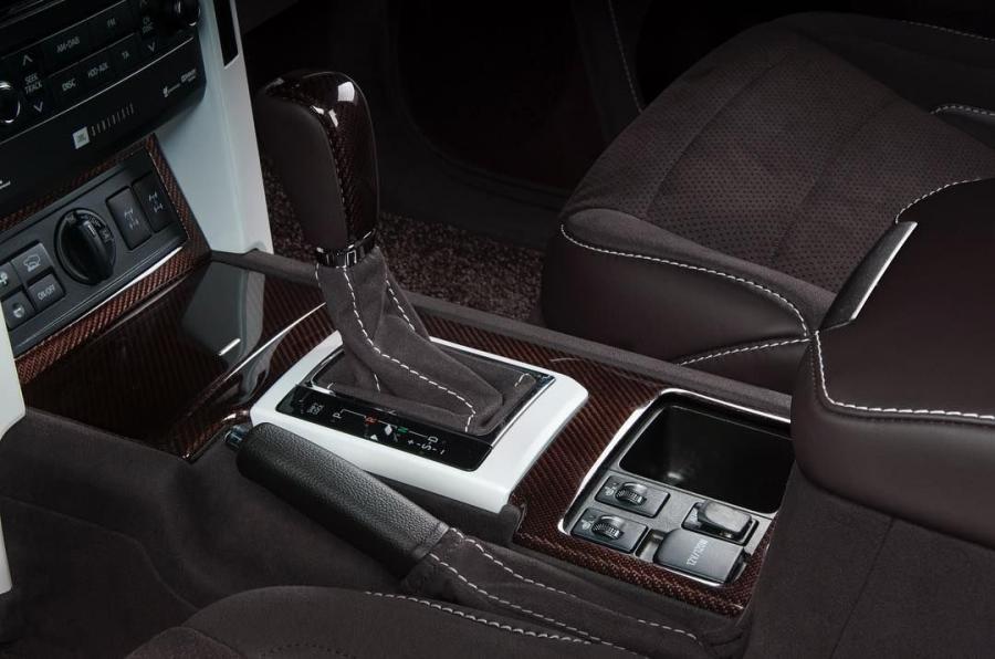 Детали интерьера Toyota Land Cruiser Prado by Vilner 2019 года  (фото 10 из 10)